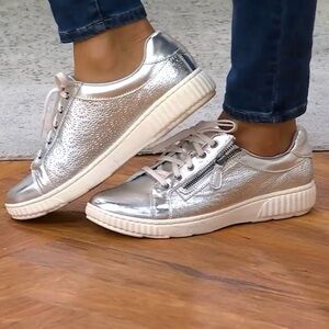 Clark’s collection embossed leather Sneaker – Caroline Rio. Silver. Size 9. NEW!